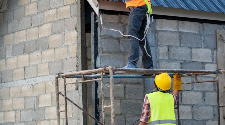 Professional gutter cleaning in Lindsborg, KS